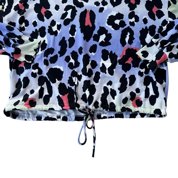 Ee•Some top animal print Medium - Picture 6 of 7